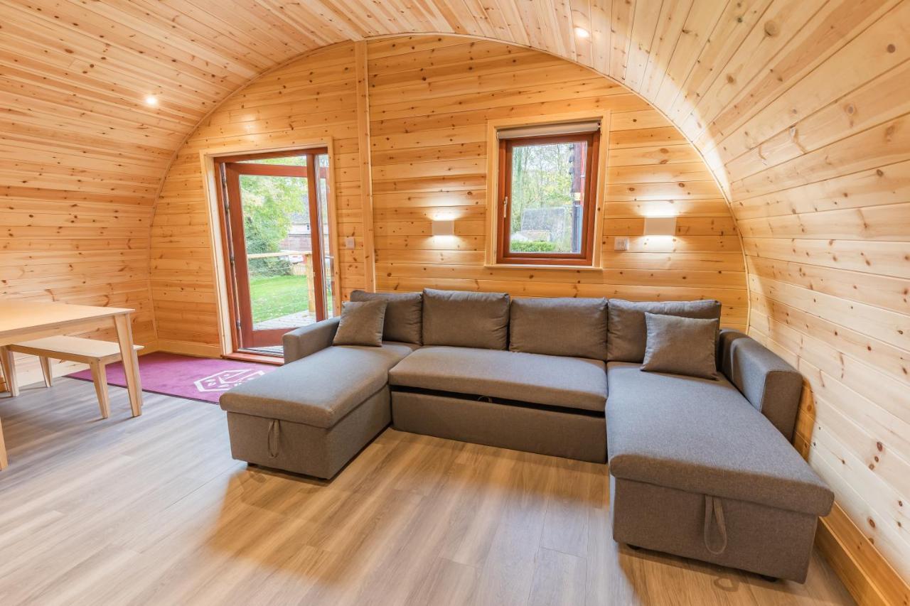 Cosy And Eco-Friendly Cabins Next To 16Th Century Pub Newmarket  Eksteriør billede