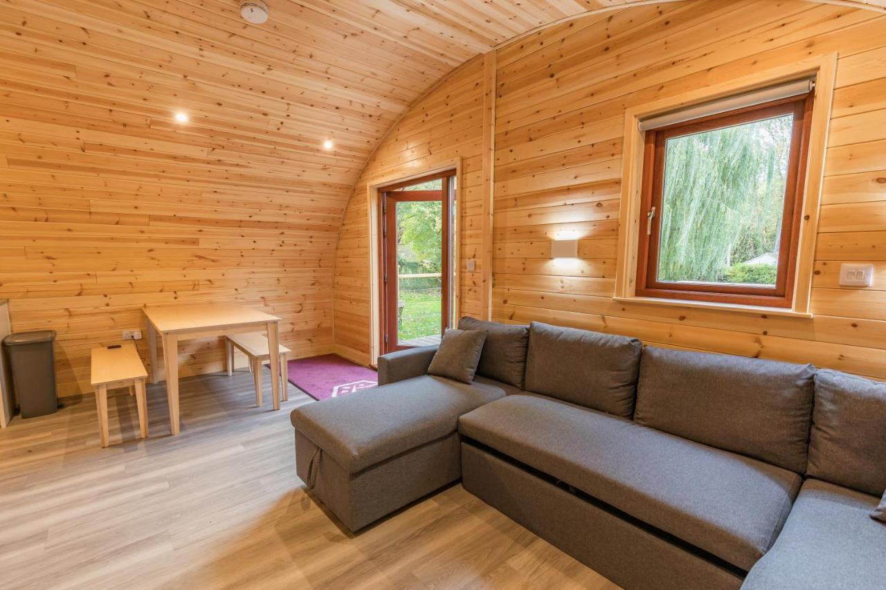 Cosy And Eco-Friendly Cabins Next To 16Th Century Pub Newmarket  Eksteriør billede